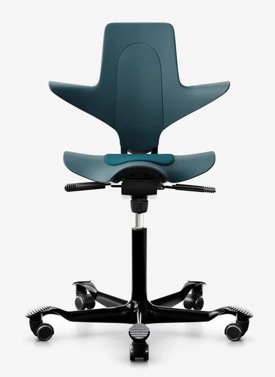HAG Capisco 8010 (partially upholstered seat)- Gr. B Byte Ocean, Petroleum Shell, Black Frame, Front View HAG Capisco 8010 (partially upholstered seat)- Gr. B Byte Ocean, Petroleum Shell, Black Frame, Front View